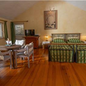 5 Bedroom Istrian Villa Estate with Large Pool and Gardens near Barban, Sleeps 12
